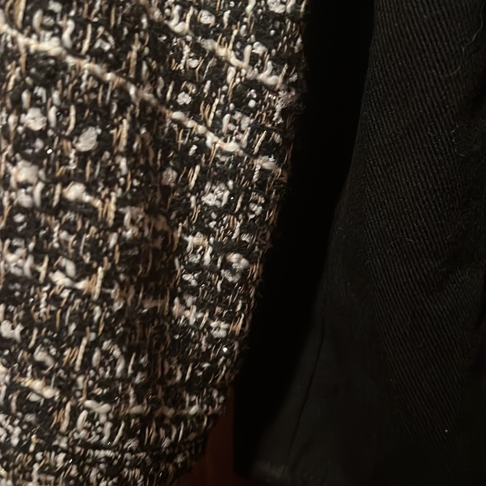 FANTASTIC FAWN NWT BLACK JACKET BUTTON FRONT WITH COLLAR AND GATHERED WRIST - Picture 4 of 5